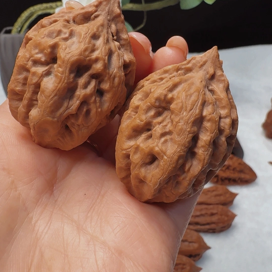 文玩核桃把件粗筋龙锤