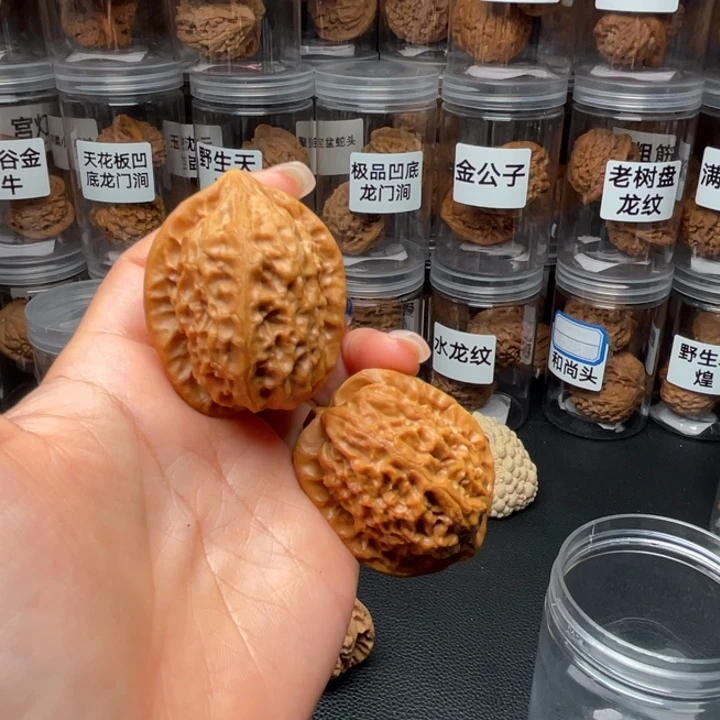 我***了文玩核桃吊坠沈鸡