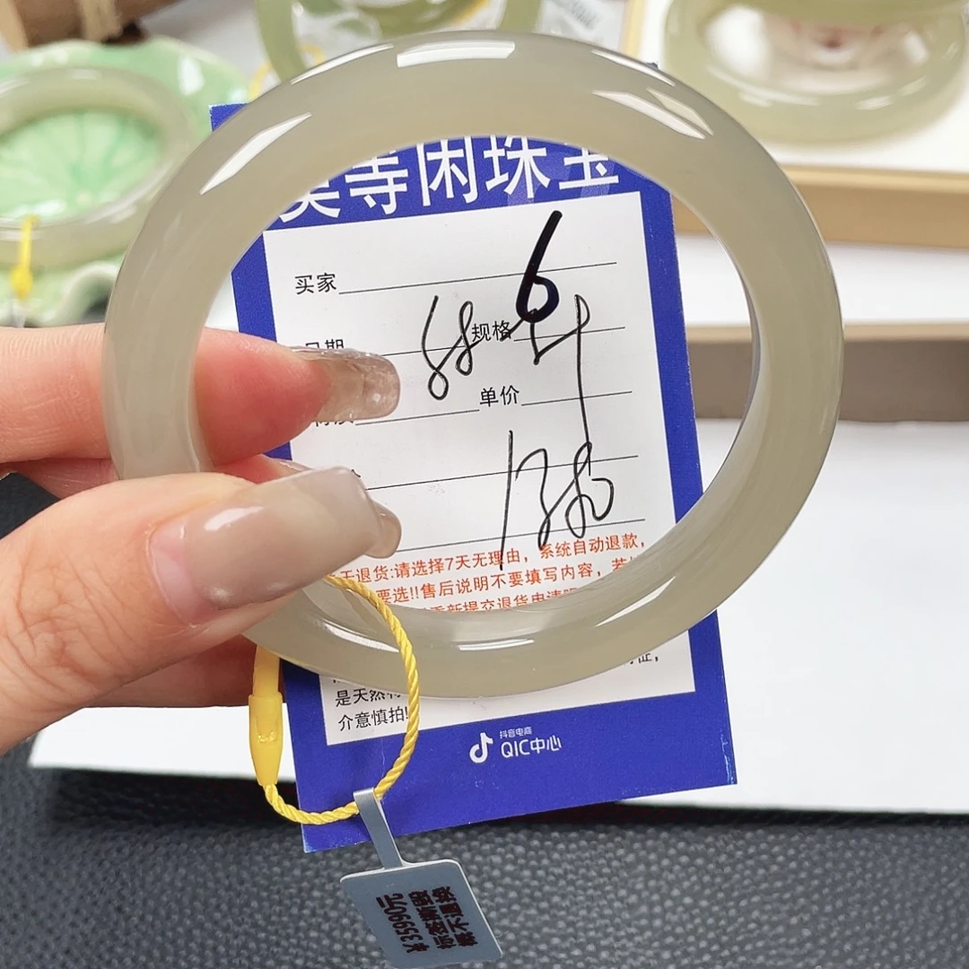 *****和田玉未镶嵌手镯