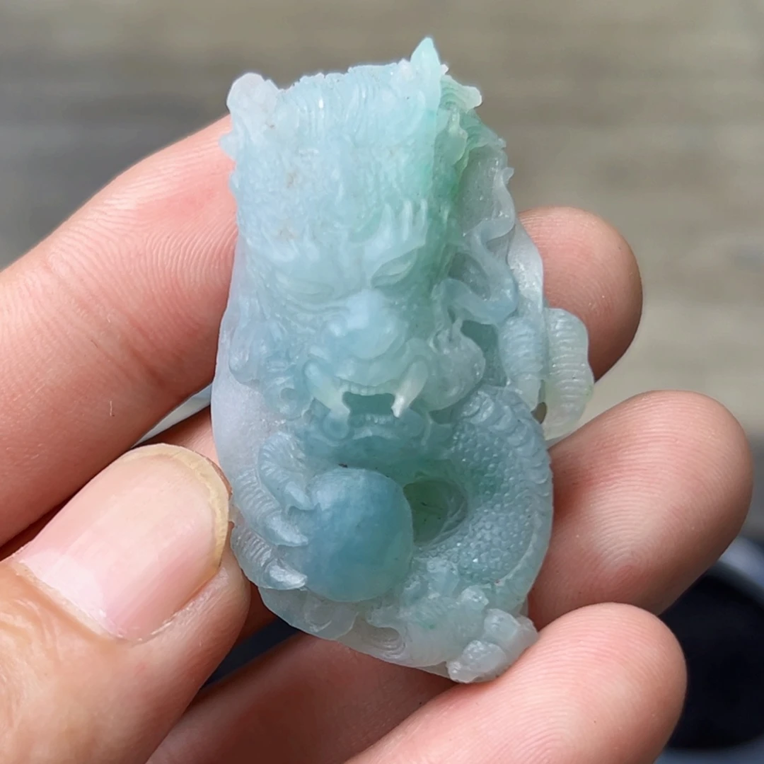 定制翡翠未镶嵌龙牌