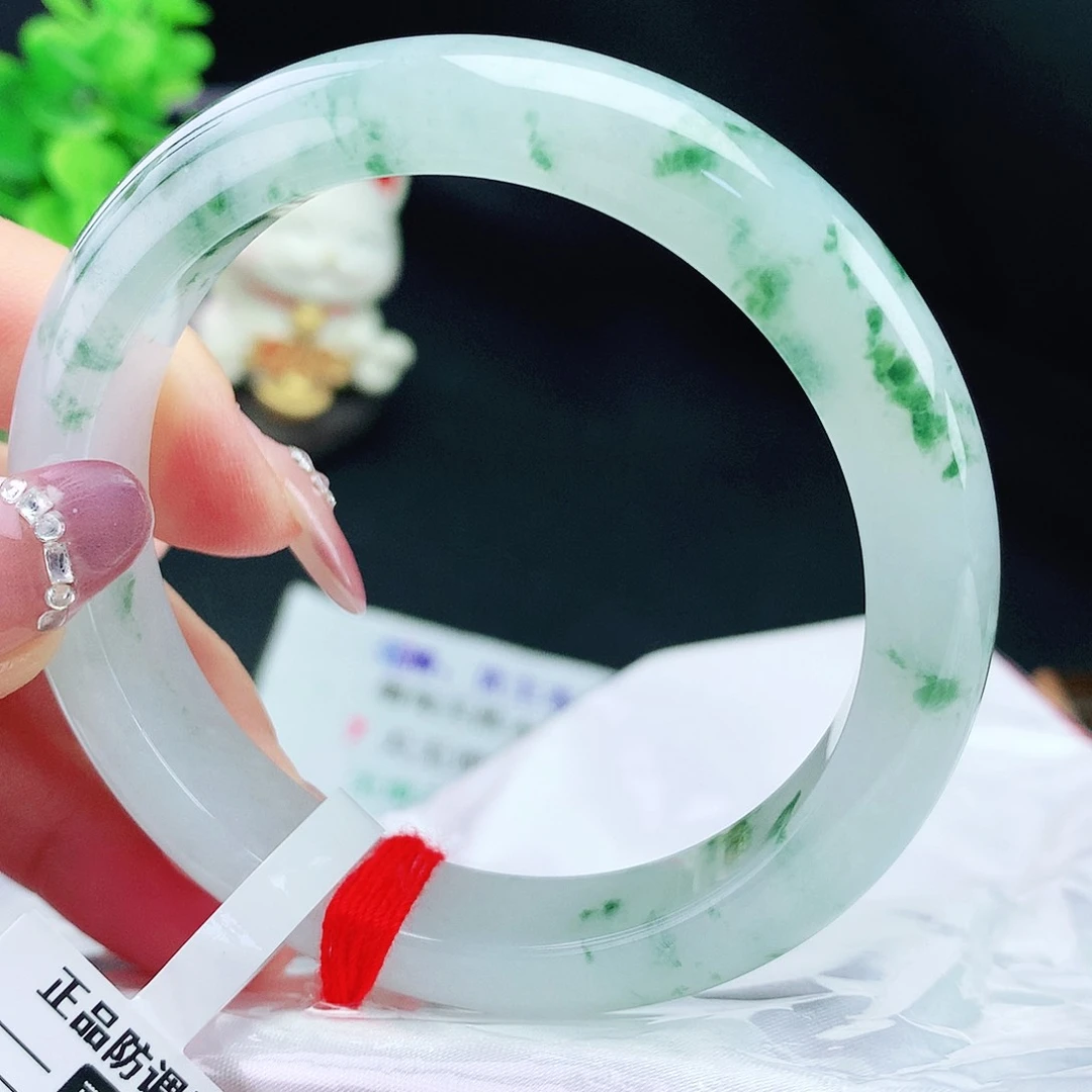 翡翠手镯未镶嵌57圈