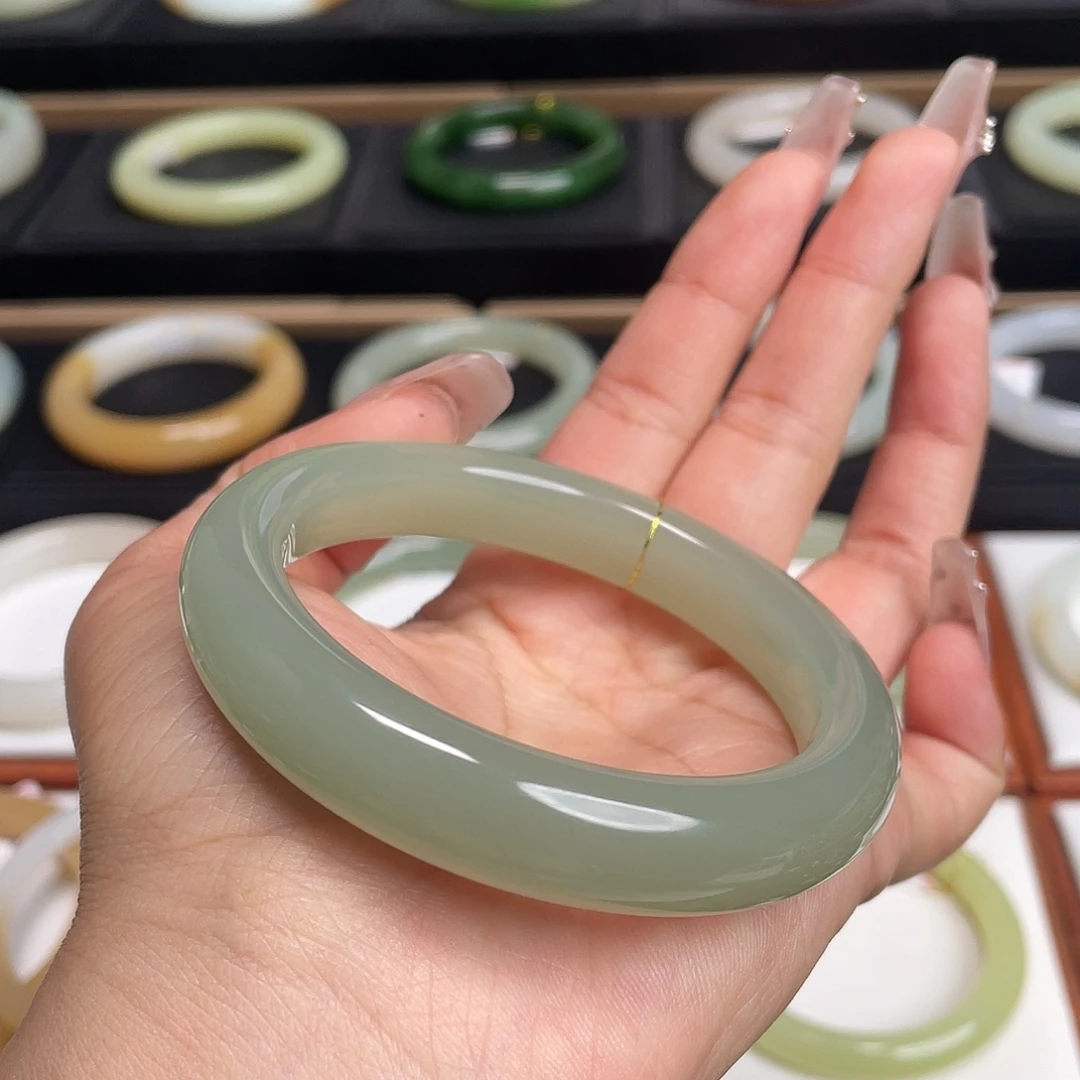 和田玉未镶嵌手镯冰晴水！56