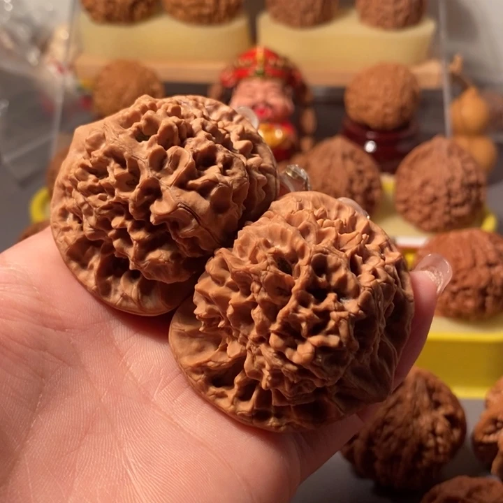 ，***文玩核桃吊坠50官帽