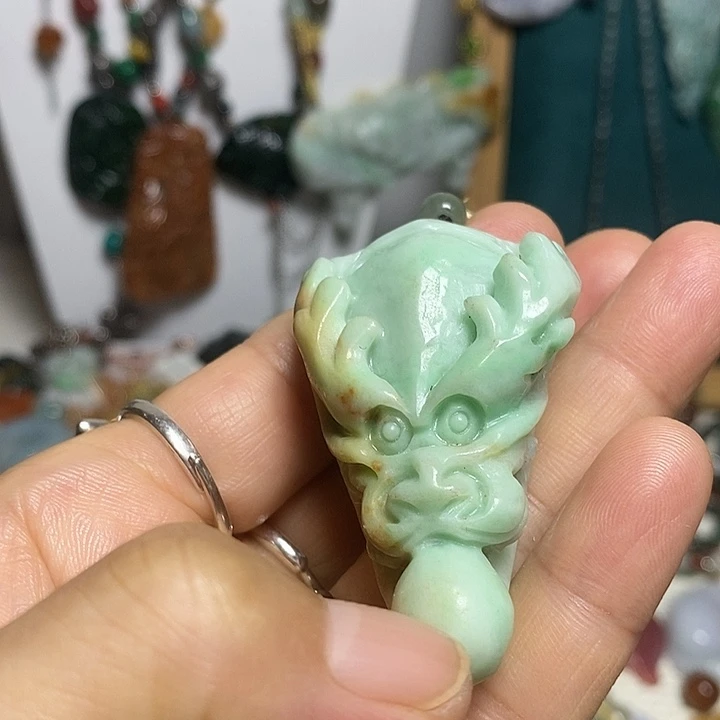 翡翠未镶嵌吊坠(赠链)