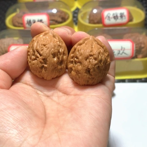 文玩核桃吊坠红方印
