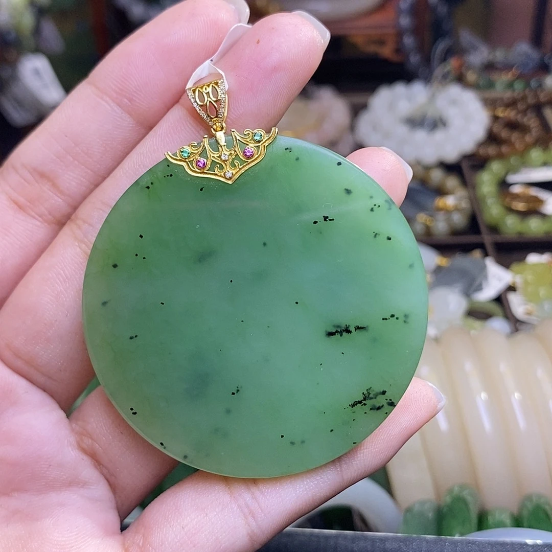 和田玉未镶嵌颈饰碧玉果绿乌兰海圆牌金镶
