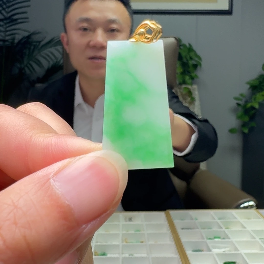 翡翠18K金镶嵌吊坠(不含链)天然