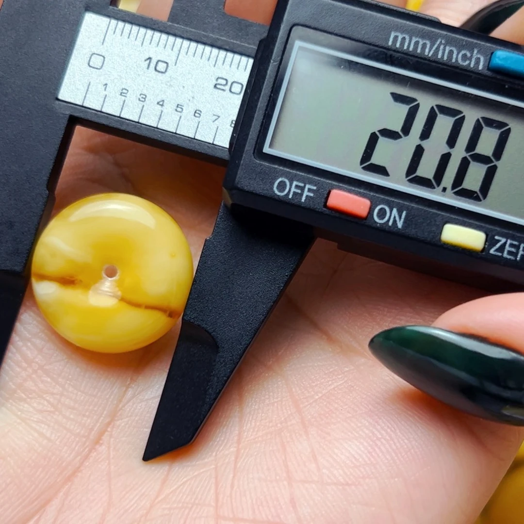 未镶嵌蜜蜡裸石20mm微瑕扣子