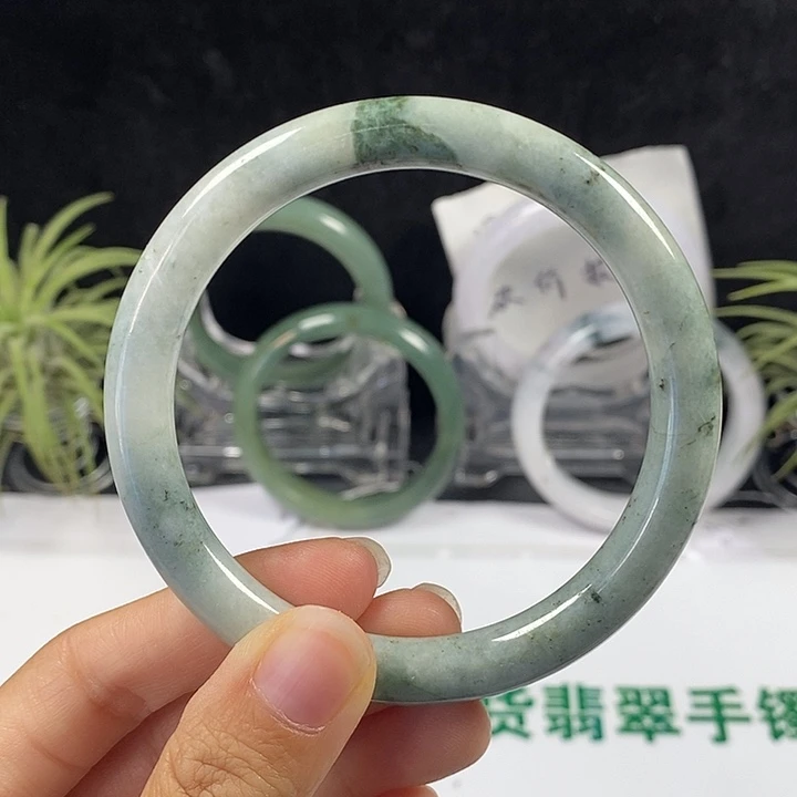 未镶嵌手镯翡翠74号。 60.5圈