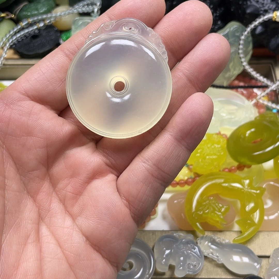 晴***空蛇纹石玉未镶嵌颈饰
