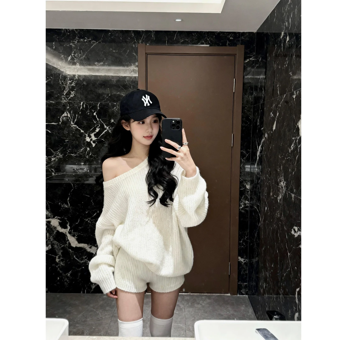 韩系甜美少女秋季新款高级感斜肩不规则宽松上衣搭配高腰短裤套装