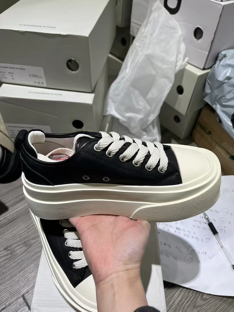 A33 女生时尚百搭厚底板鞋黑白休闲增高鞋