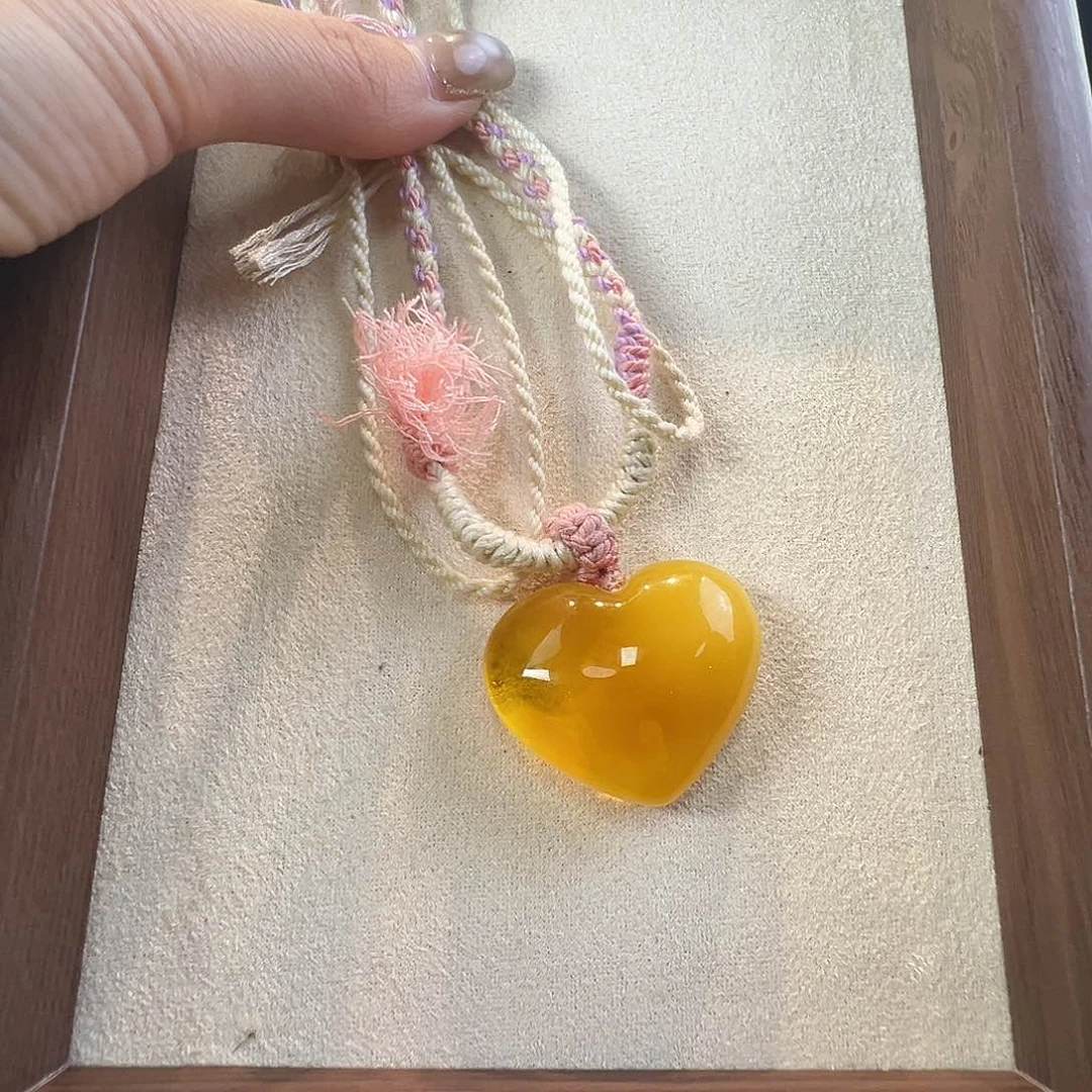 未镶嵌蜜蜡手链?**?蜜蜡爱心