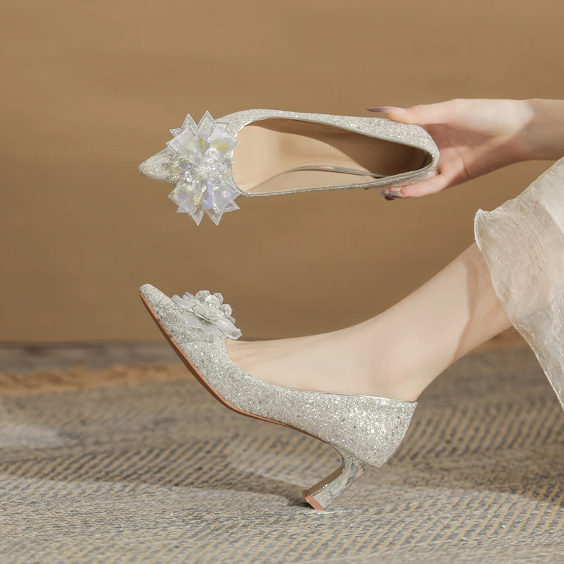 银色婚鞋女公主性感尖头一脚蹬女鞋2025新款夏季浅口水钻仙女单鞋
