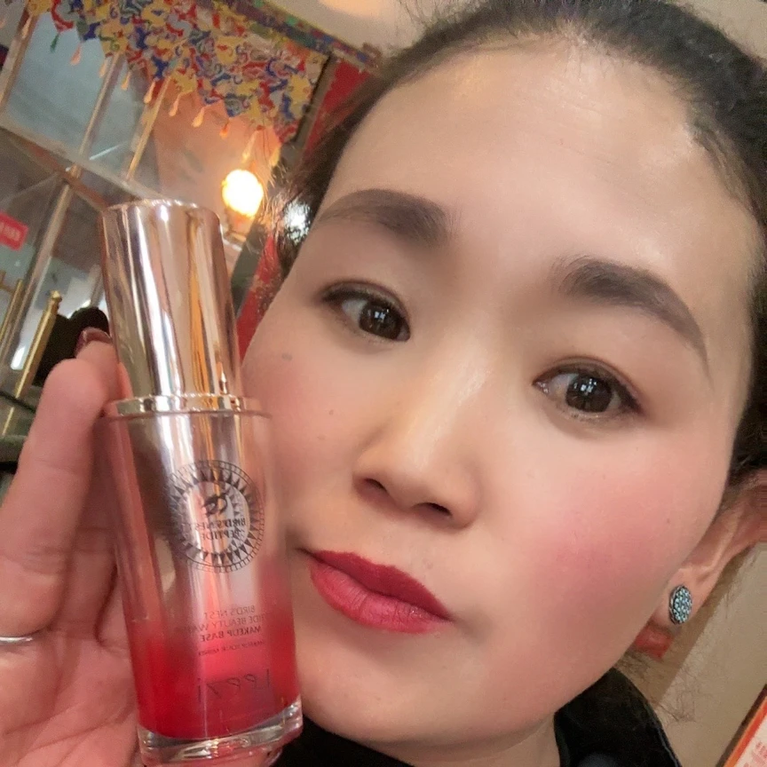 Leezi莉兹燕窝肽修颜持妆粉底液
