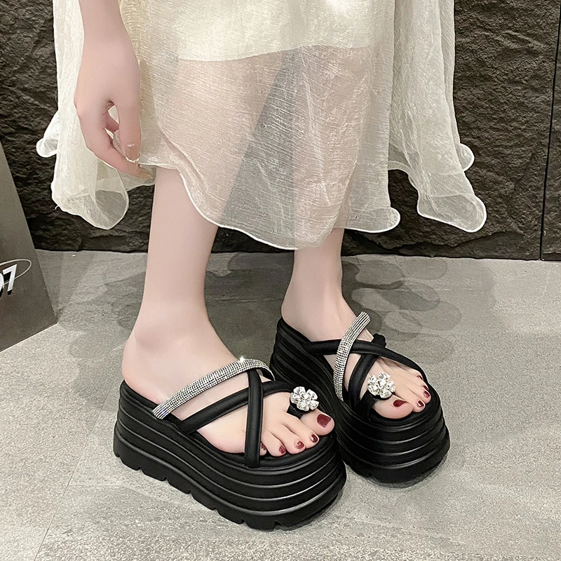 松糕底夏季水钻套趾一字拖2025新款仙女风厚底网红百搭小个子凉拖