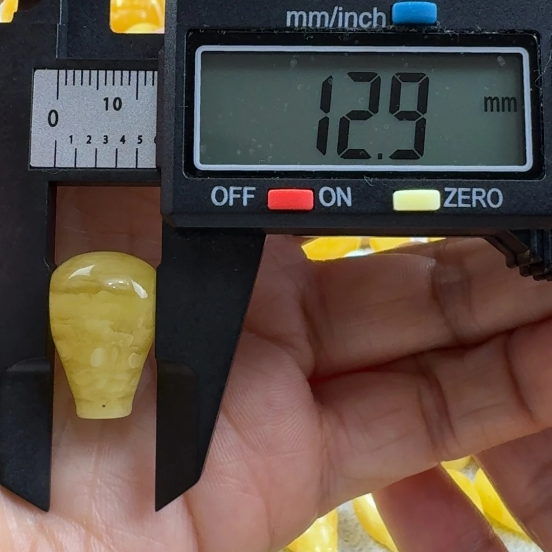 蜜蜡未镶嵌裸石33杂