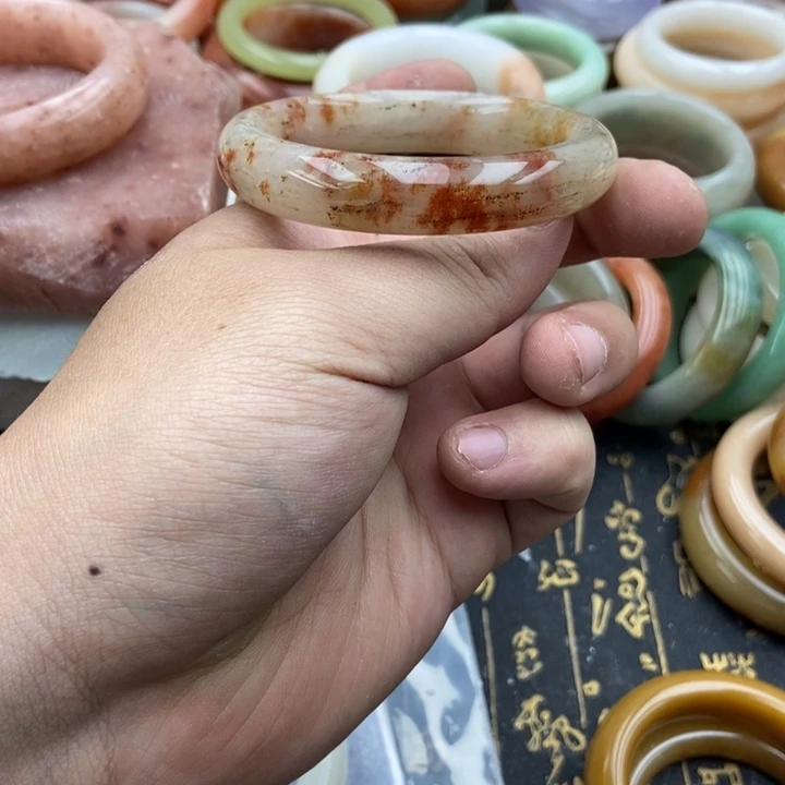 石英岩玉未镶嵌手镯