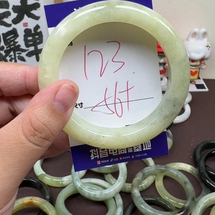 蛇纹石玉未镶嵌手镯123