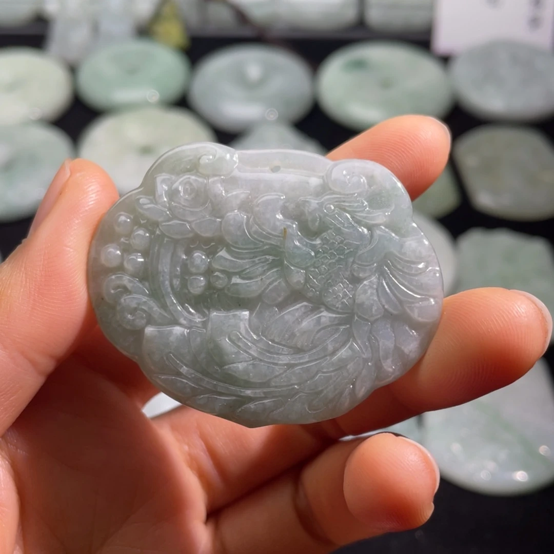 翡翠未镶嵌颈饰凤凰锁