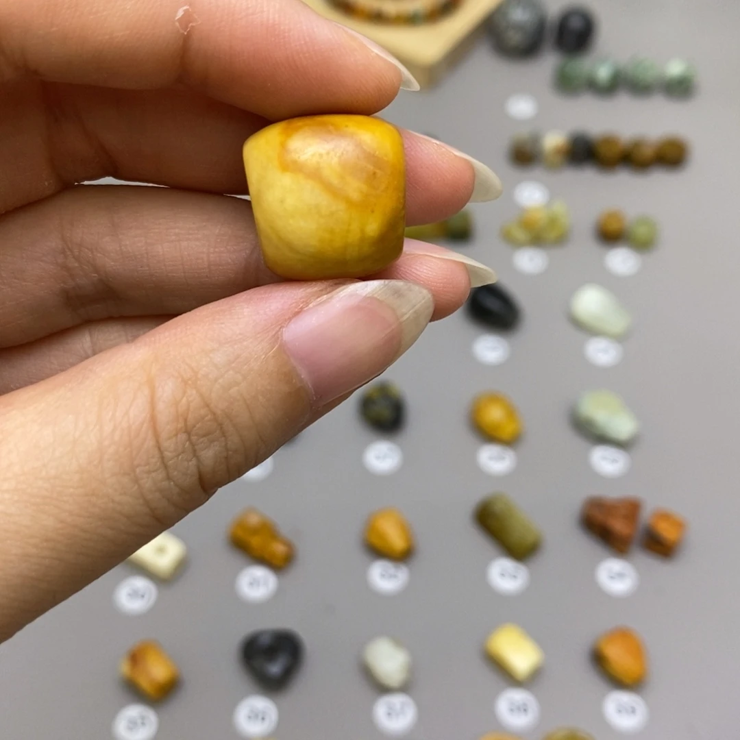 止****未镶嵌蛇纹石玉配饰