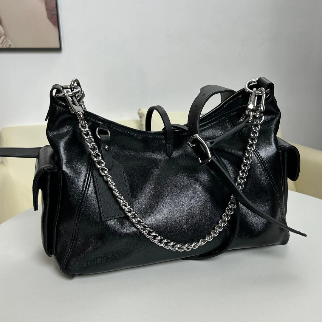 2025新款真皮黑武士流浪包女士腋下包大容量通勤托特包单肩斜挎包