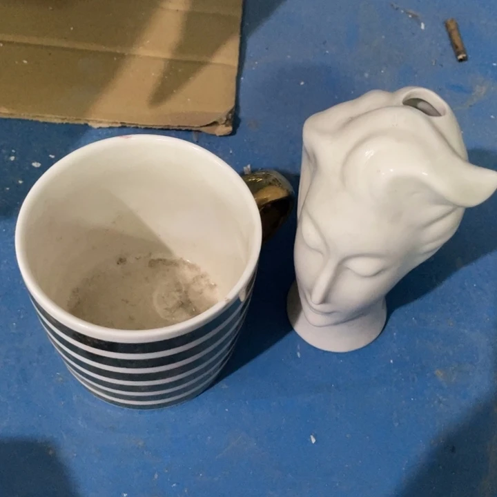 摆件D****灿                微瑕。