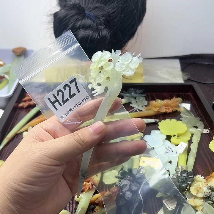 蛇纹石玉发饰合金飘**曦