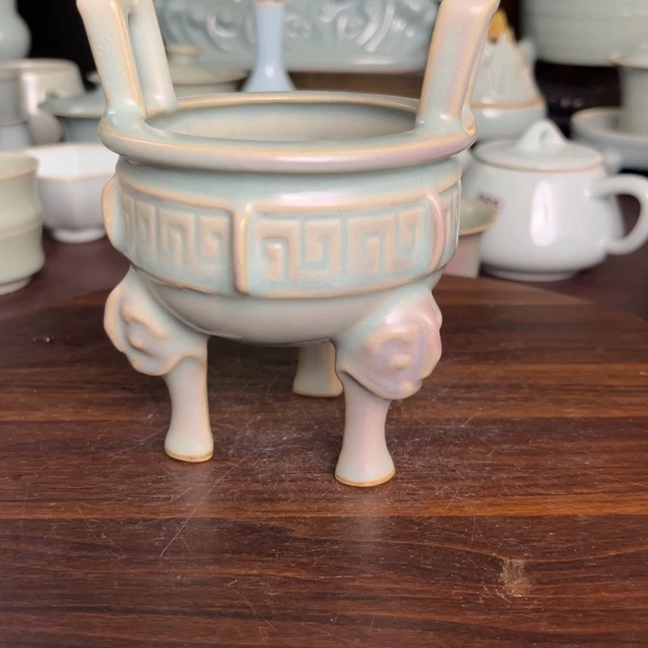 摆件三足鼎式炉kkkkkkkjkkk
