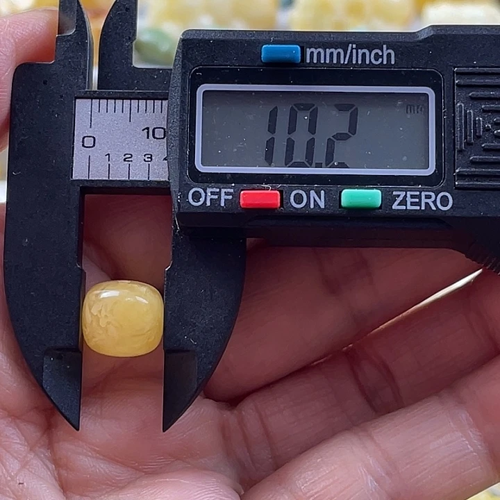 4***5未镶嵌蜜蜡裸石49杂