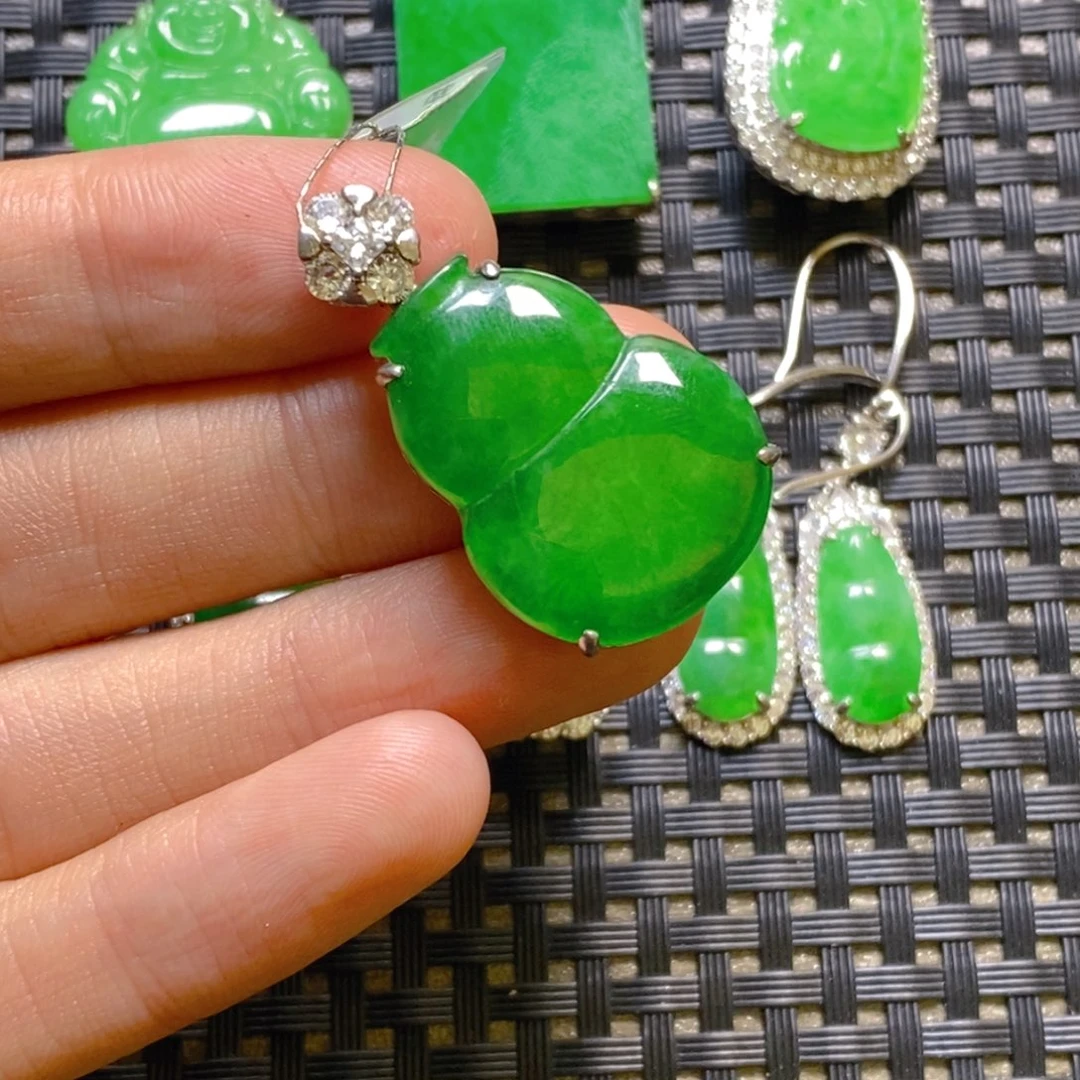 翡翠颈饰银S925镶嵌吊坠