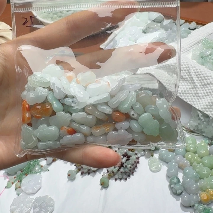 未镶嵌挂件翡翠福利1个，不包邮，拍一单邮费发货