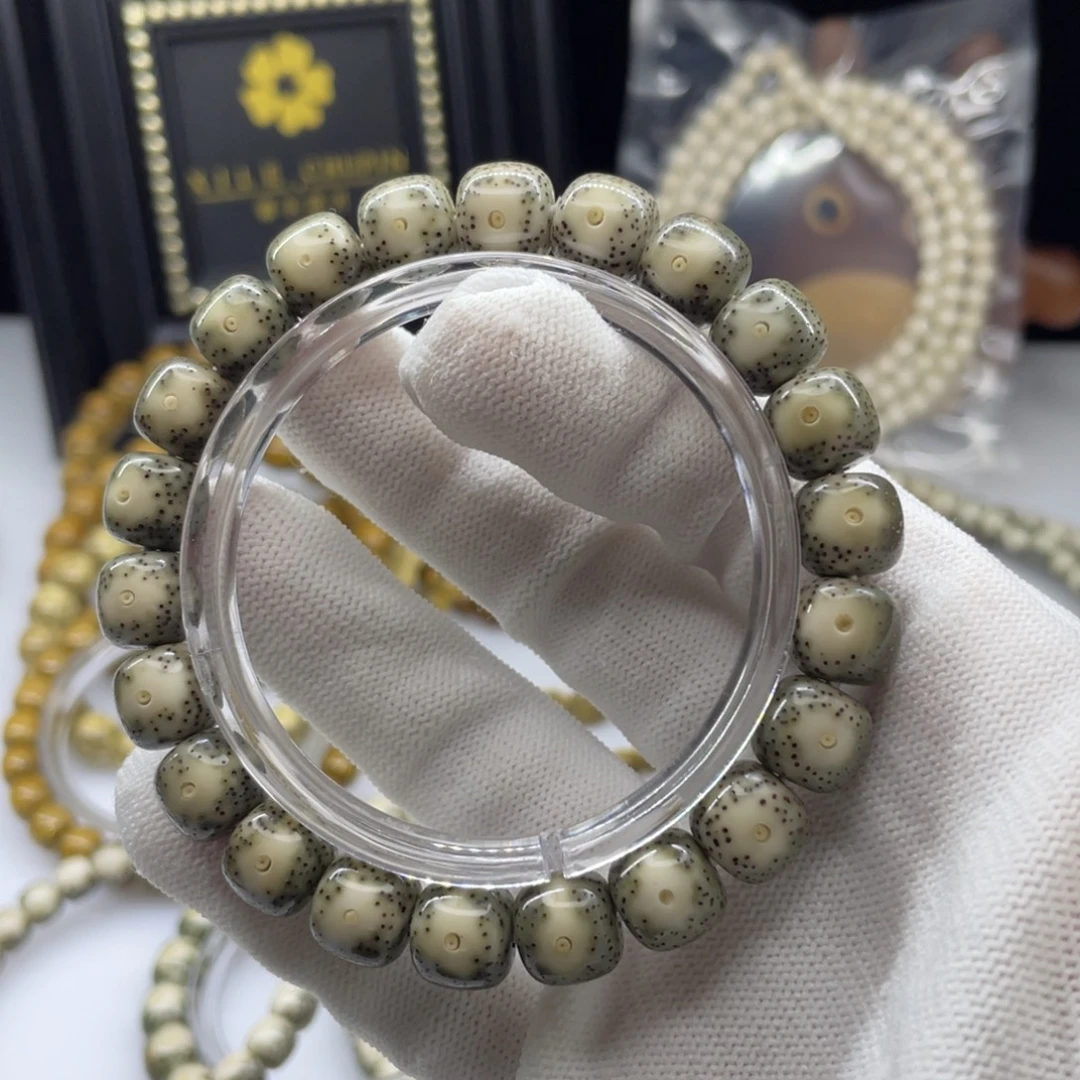 星月菩提吊坠10.3绿包白大眼睛       A25