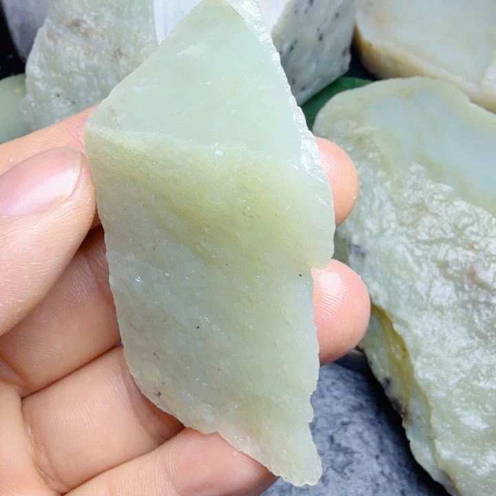 和田玉（糖玉）未镶嵌珠宝奇石