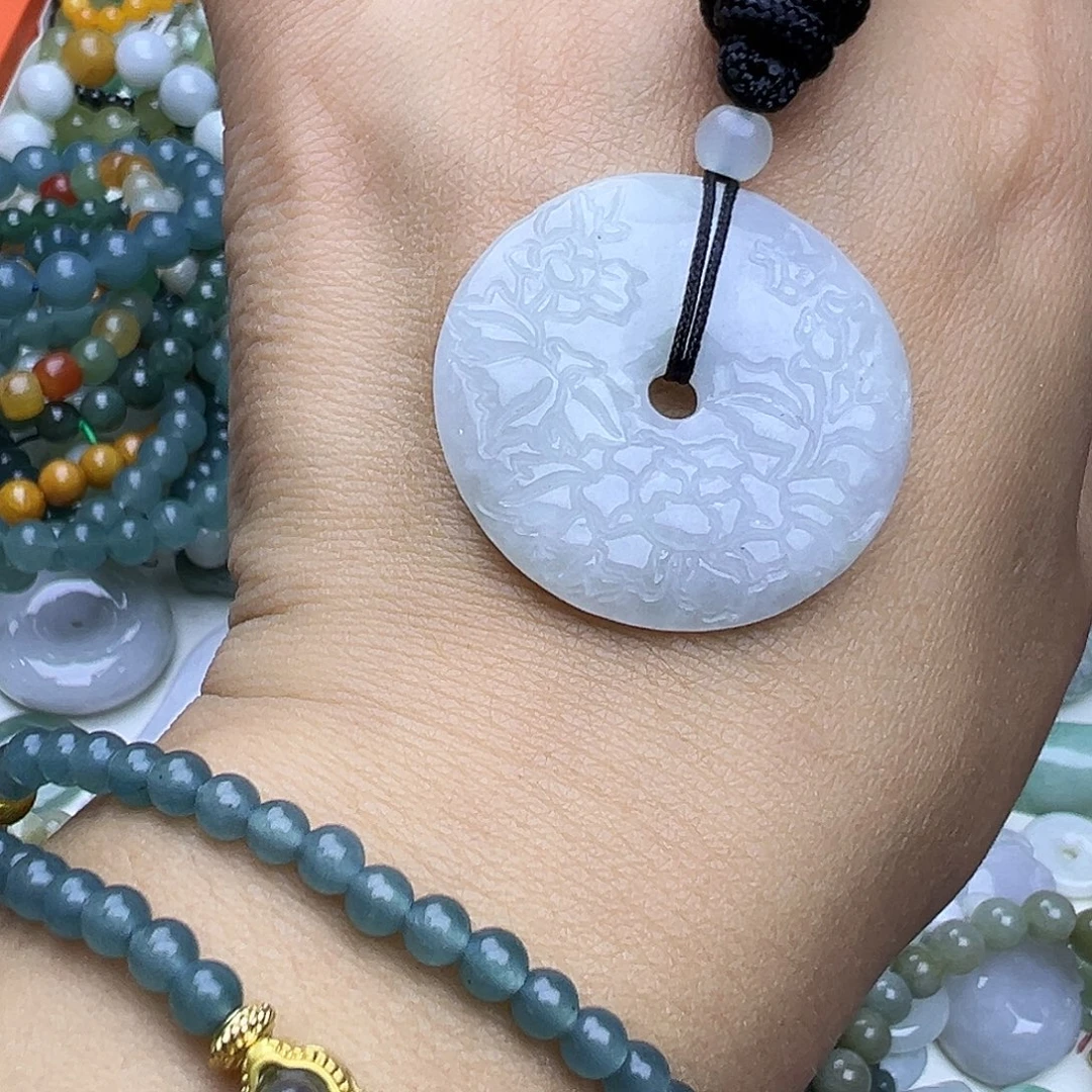 翡翠未镶嵌颈饰富贵