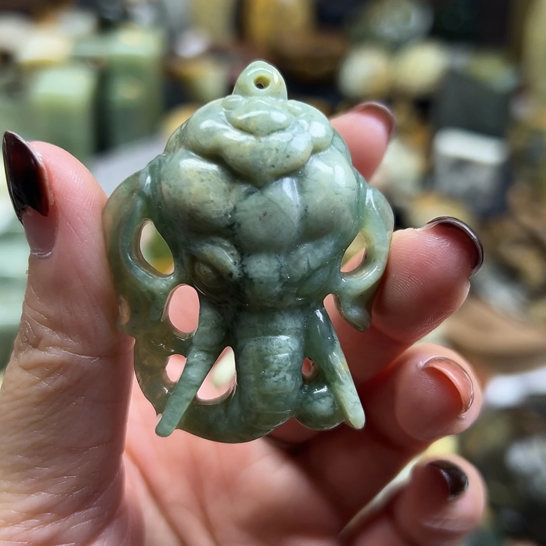 岫玉未镶嵌颈饰花玉兰发财象