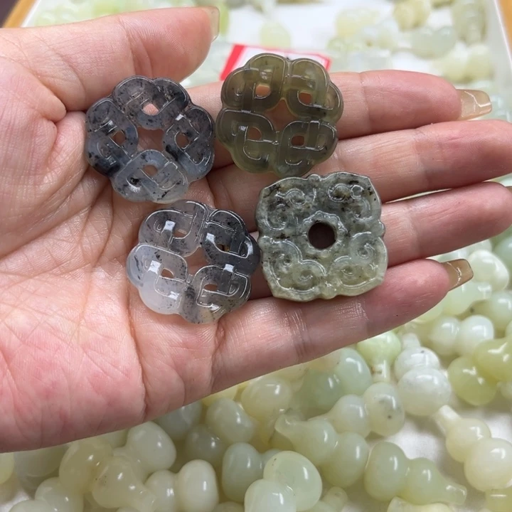 未镶嵌蛇纹石玉颈饰