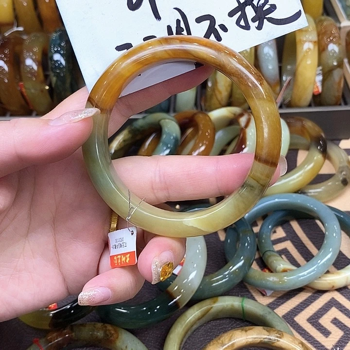 未镶嵌透闪石-蛇纹石玉手镯