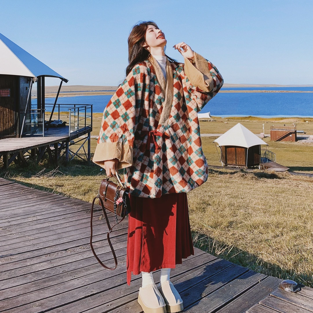 巨好看的两件套冬装女2025超火国风格纹仿貂毛外套红色马面裙套装