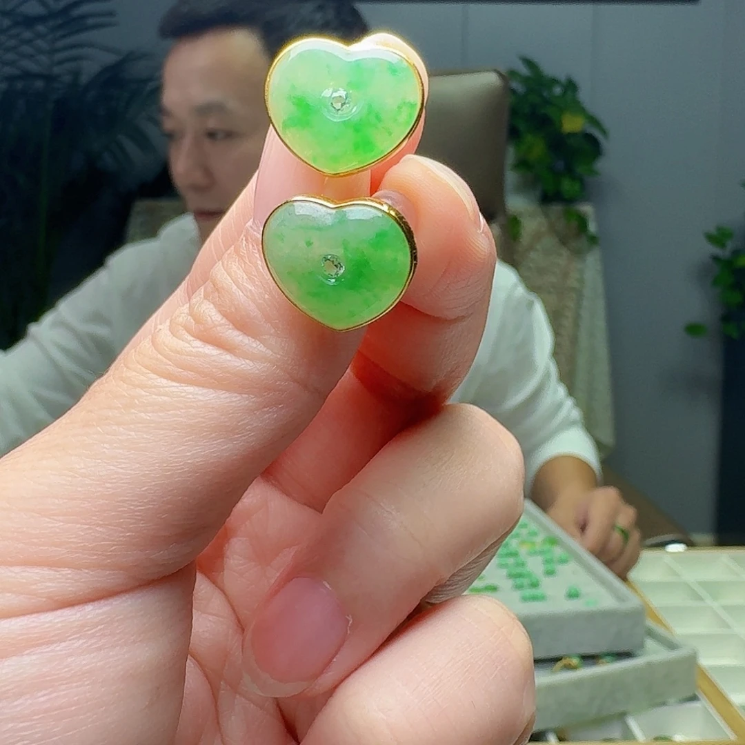 翡翠18K金镶嵌耳饰天然