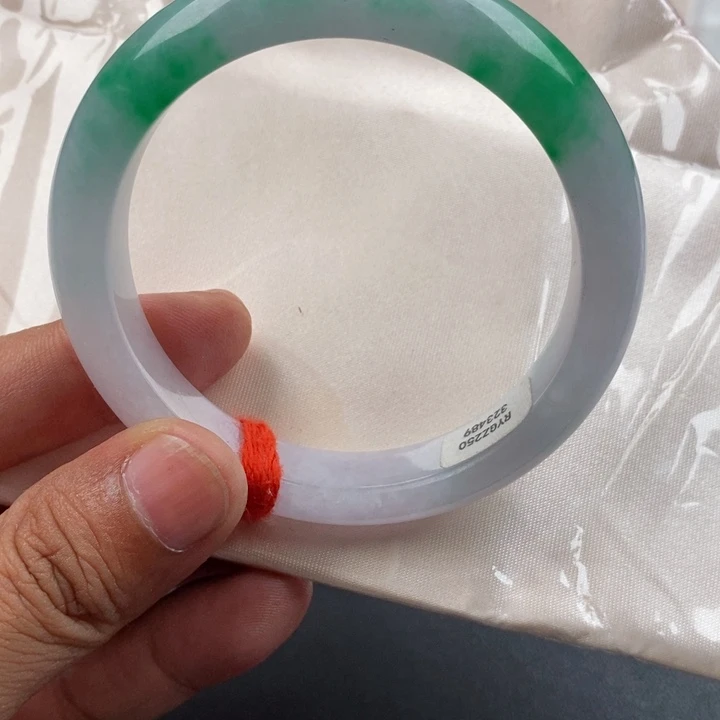 以实物为准，拍哪个发哪个