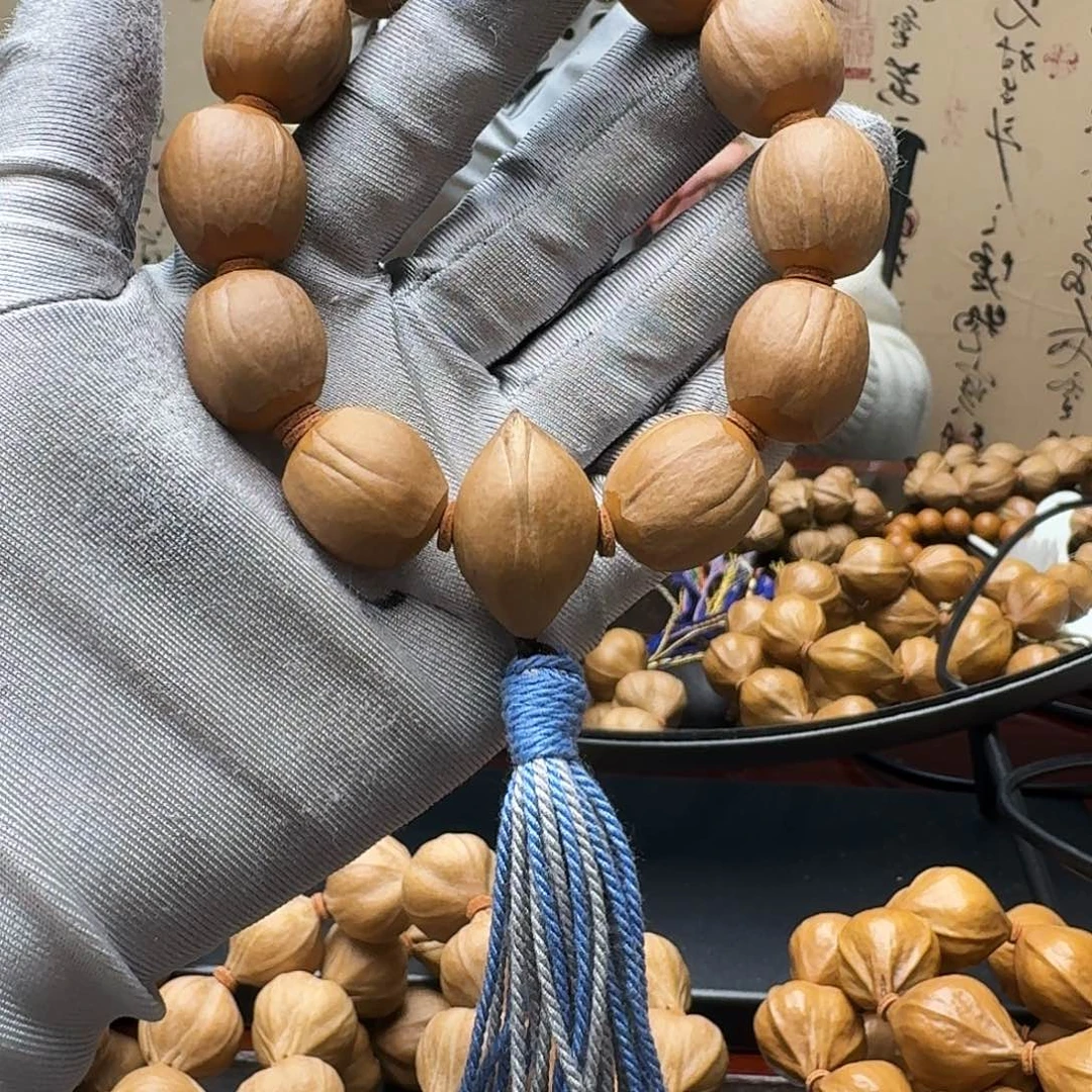 手串橄榄核小铁盒