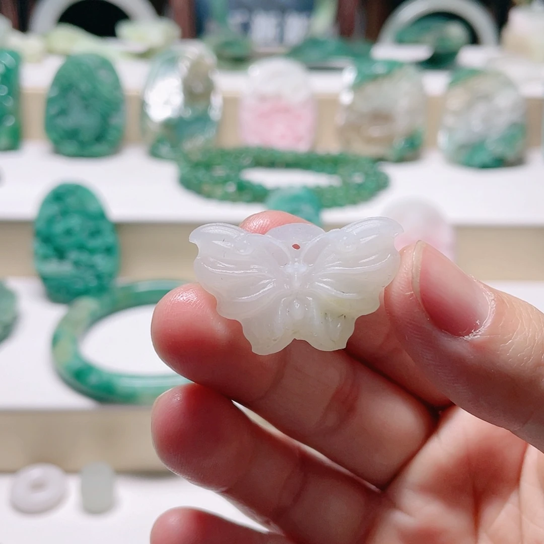 独山玉未镶嵌颈饰