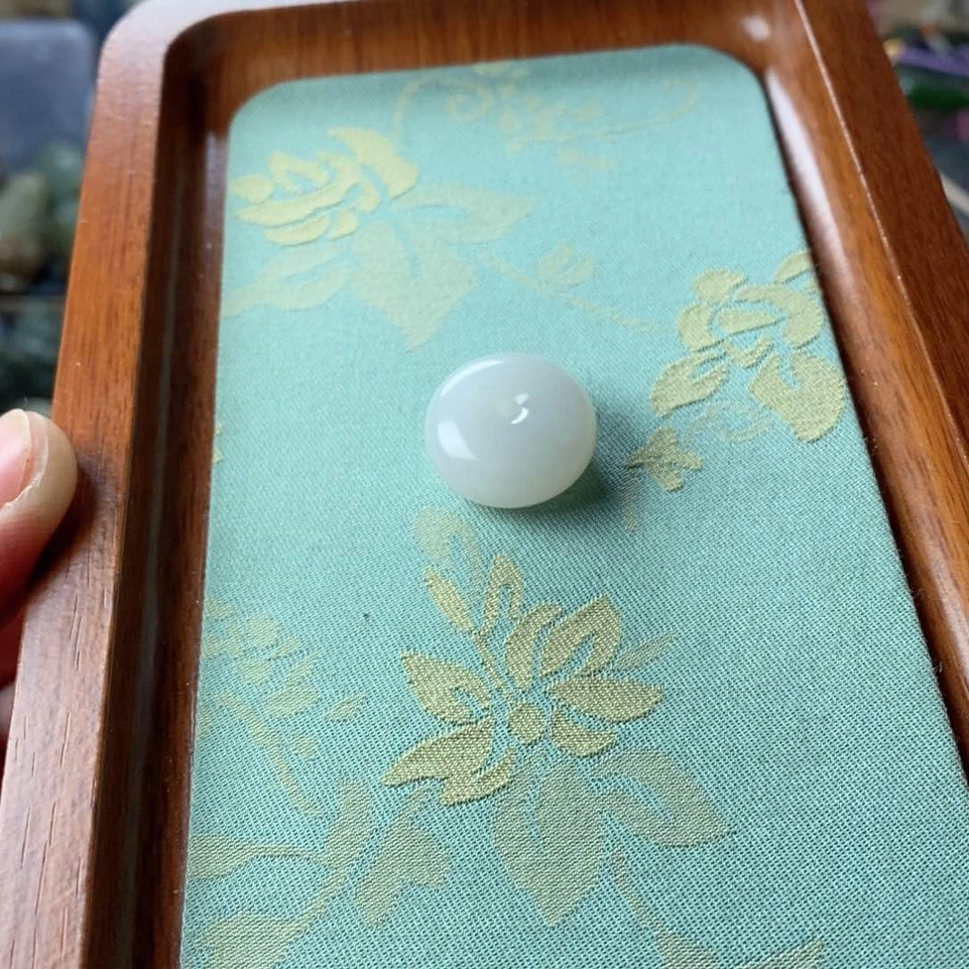 和田玉颈饰未镶嵌弓**虽