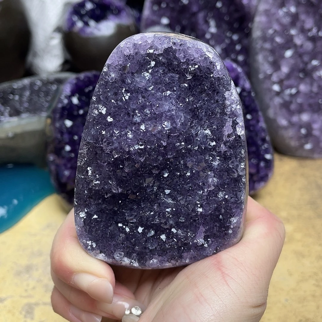 紫晶未镶嵌大型摆件（非配饰）