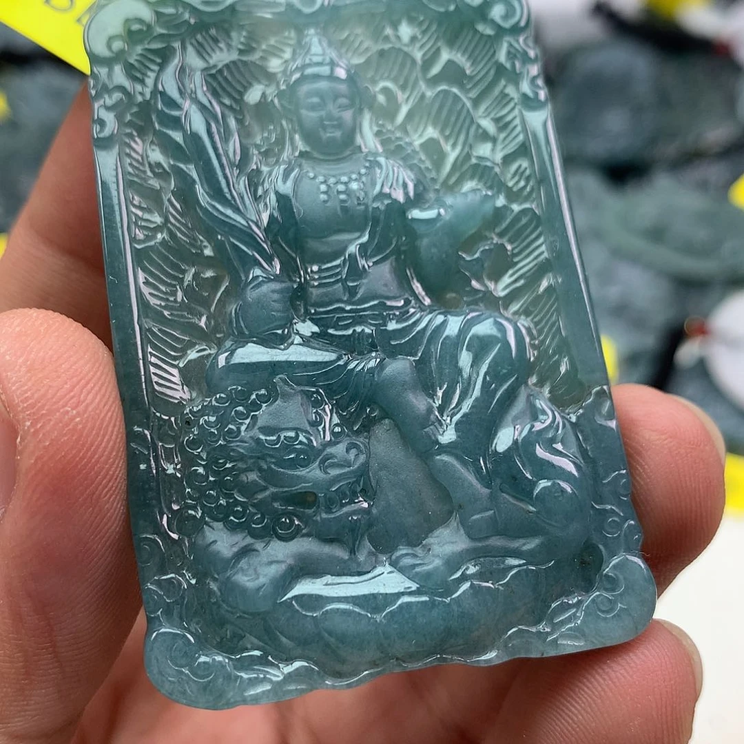 翡翠未镶嵌颈饰文殊