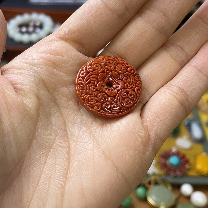 翡翠未镶嵌颈饰精美雕刻物件物件