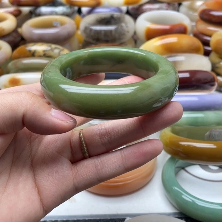 石英岩玉手镯未镶嵌小****光