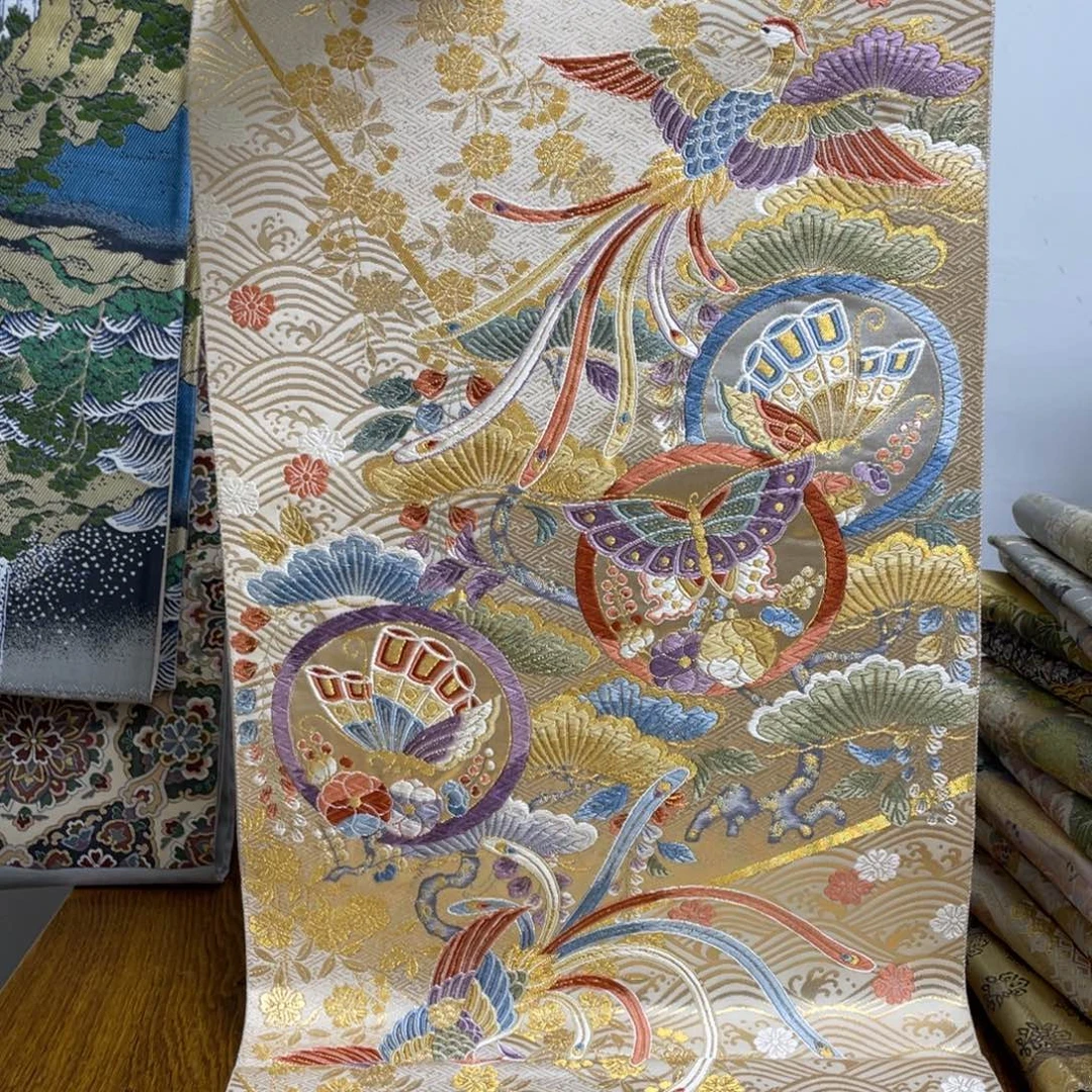 姜***妈织绣织锦，织锦缎。
