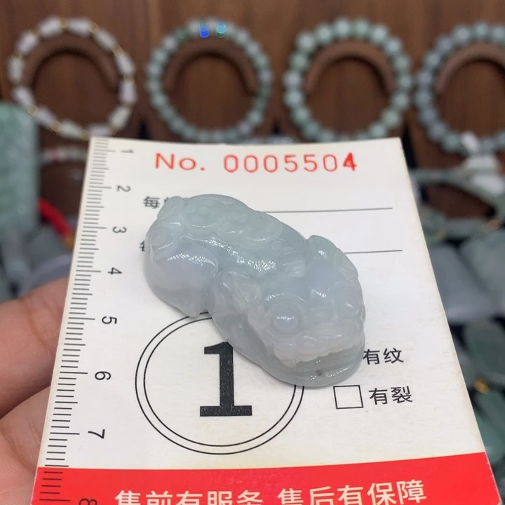 颈饰未镶嵌翡翠微瑕